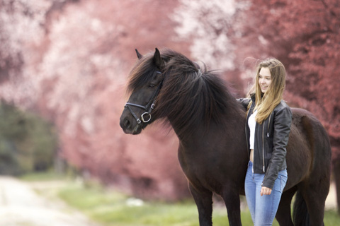 Islandpferd mit Mädchen, Brandenburg